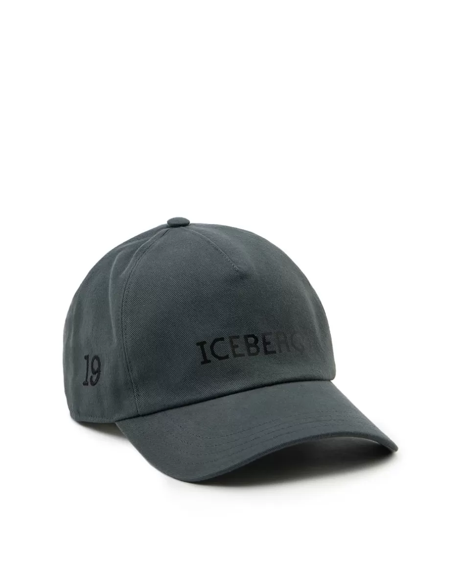 Fashion Baseball Cap With Contrasting Logo Hats