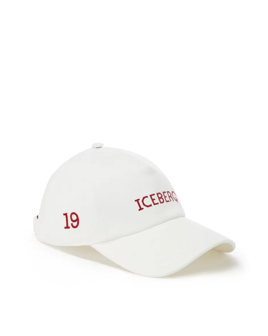 Fashion Baseball Cap With Contrasting Logo Hats